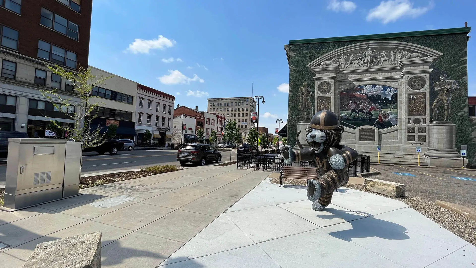 Photo of Downtown Massillon and the Obie statue