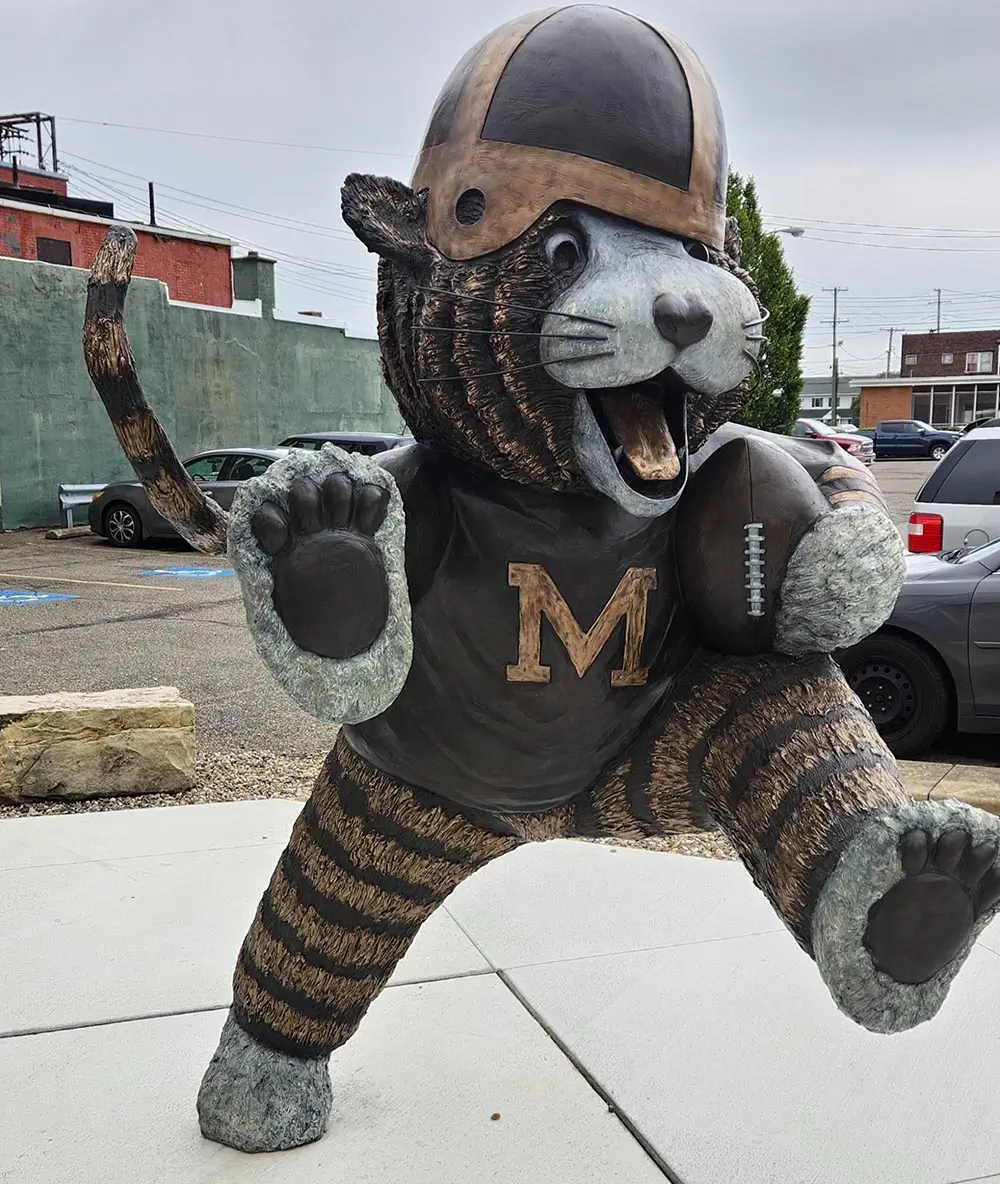 Picture of the Obie bronze statue in downtown Massillon